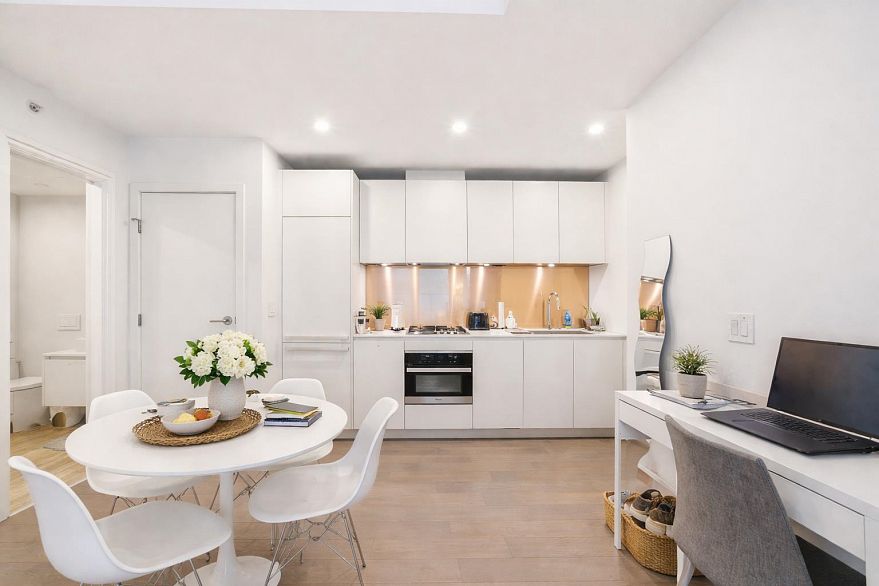 306 1480 Howe Street