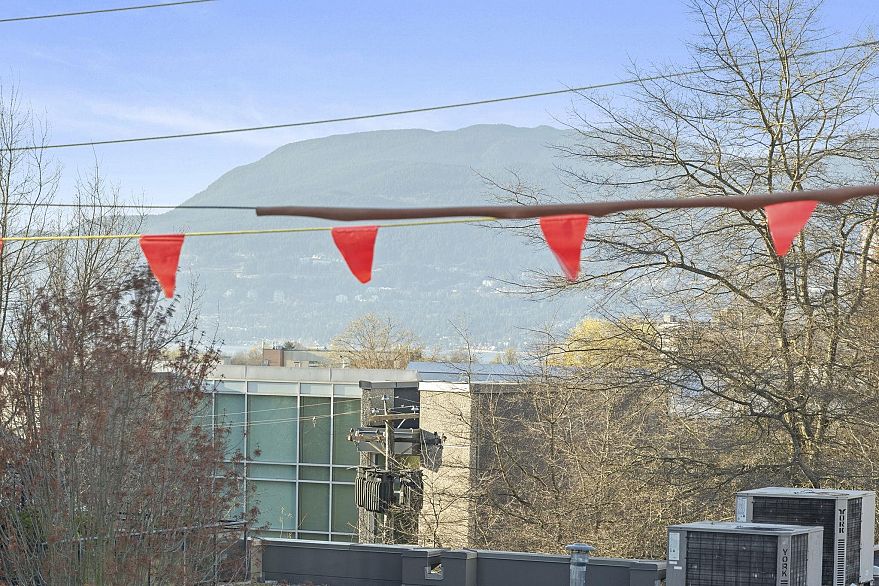 303 1633 W 8th Avenue