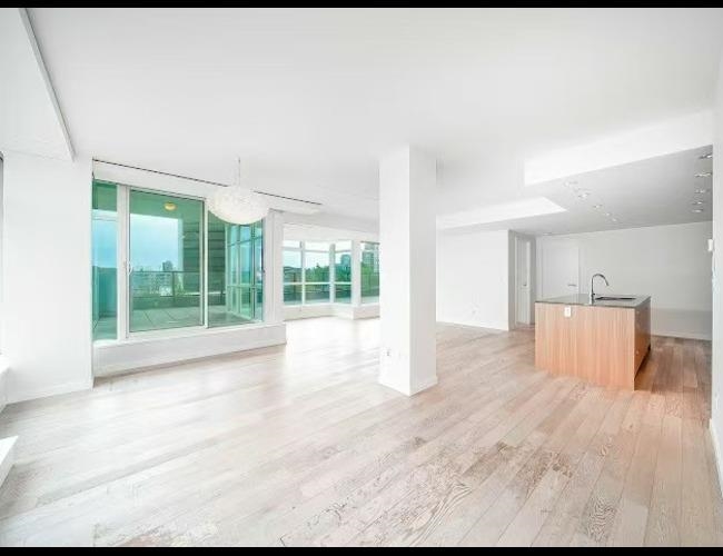 903 2411 Heather Street