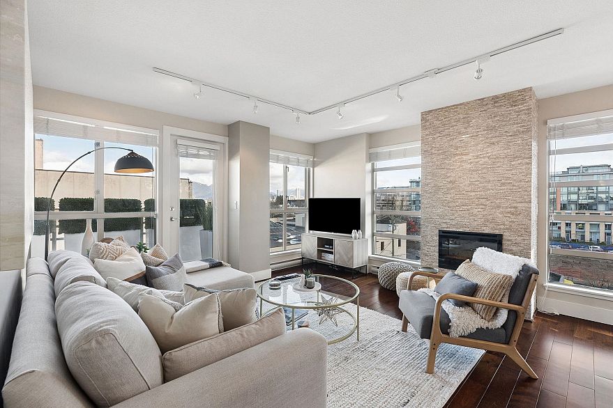 706 2137 W 10th Avenue