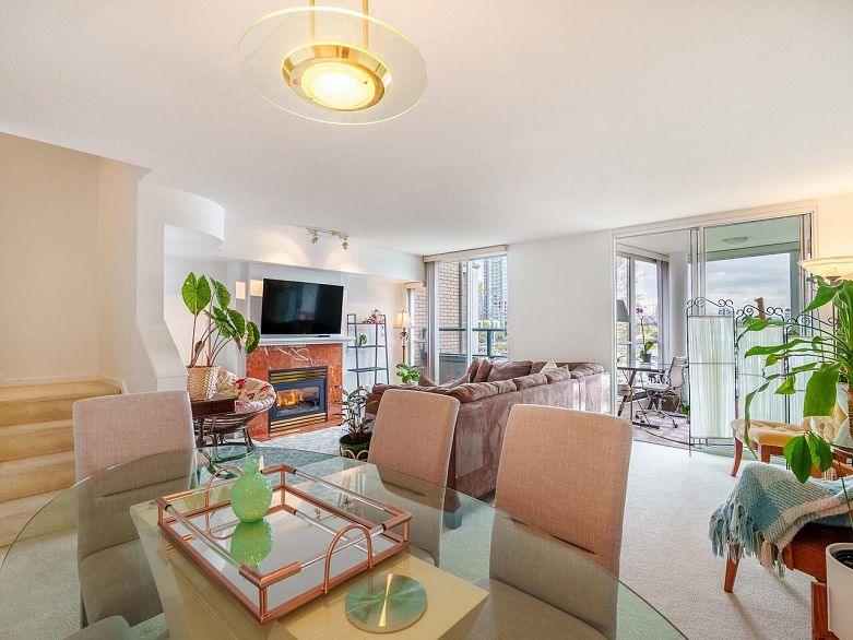 321 1228 Marinaside Crescent