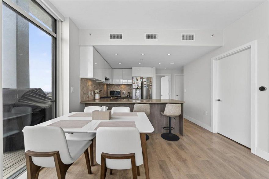 1403 3581 E Kent Avenue North Avenue