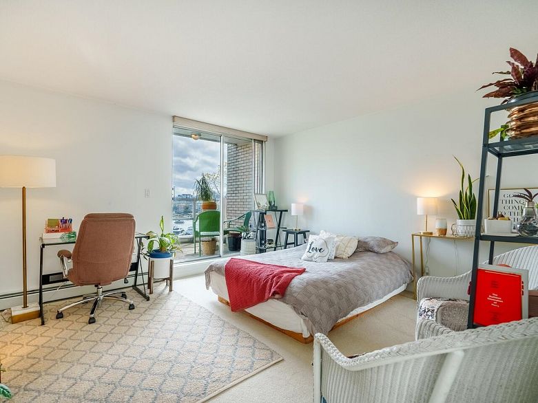 321 1228 Marinaside Crescent