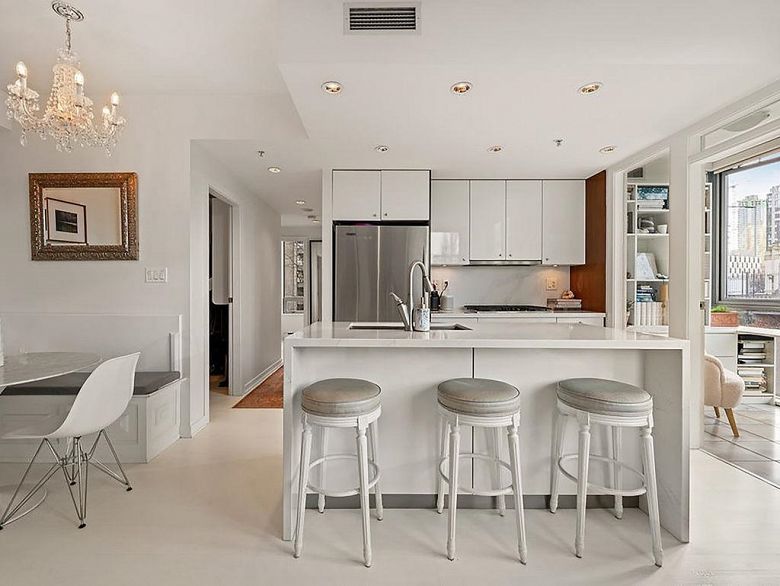 601 1005 Beach Avenue