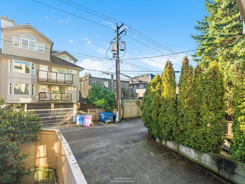 202 966 W 14th Avenue