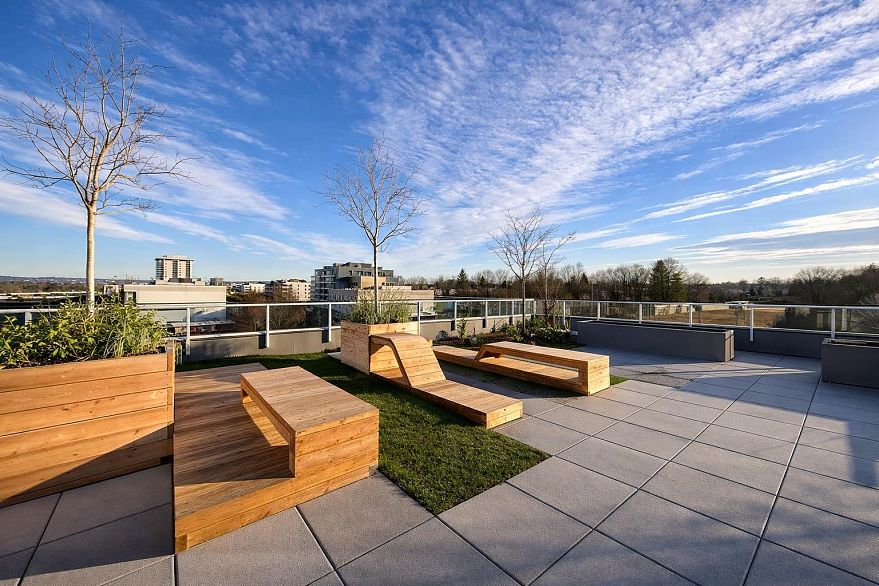 422 2471 St George Street