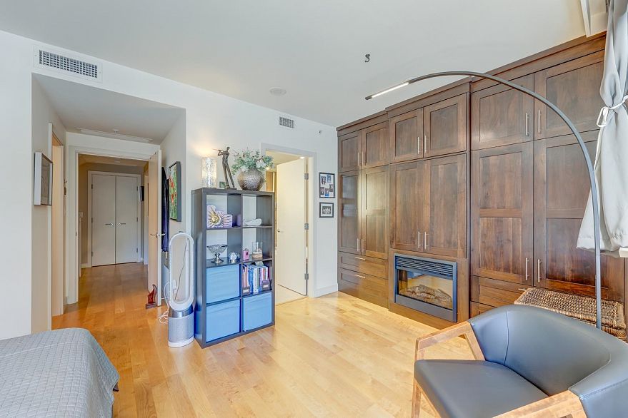 TH29 1295 W Cordova Street