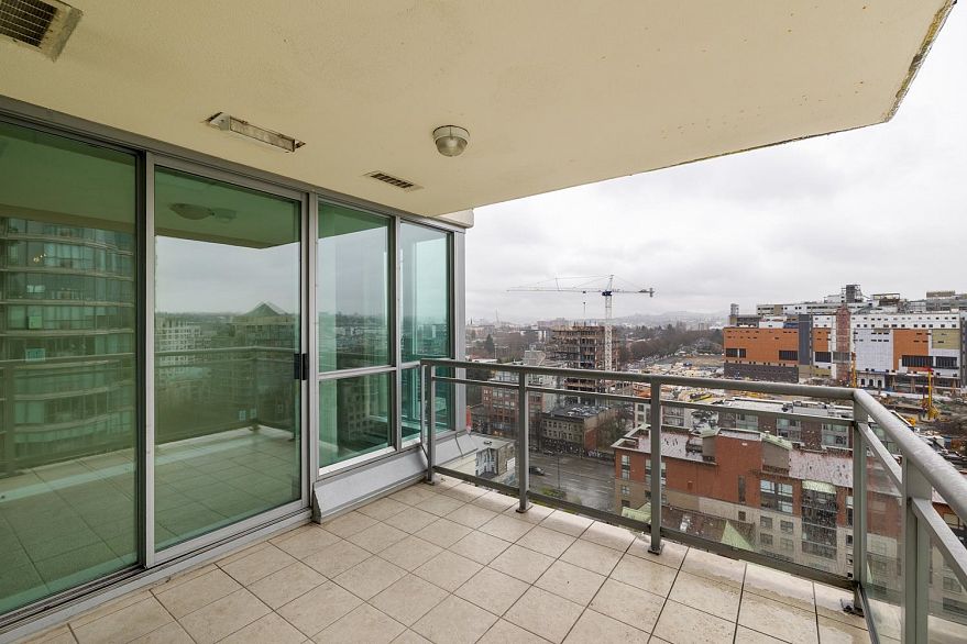 1703 120 Milross Avenue