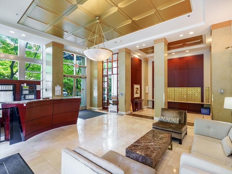 321 1228 Marinaside Crescent