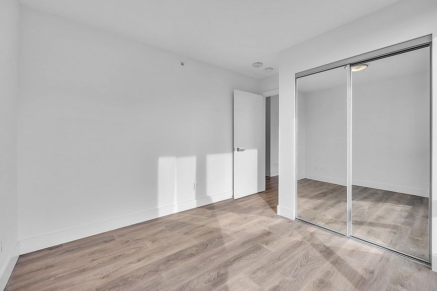 1405 1788 Columbia Street