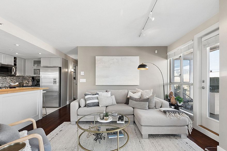 706 2137 W 10th Avenue