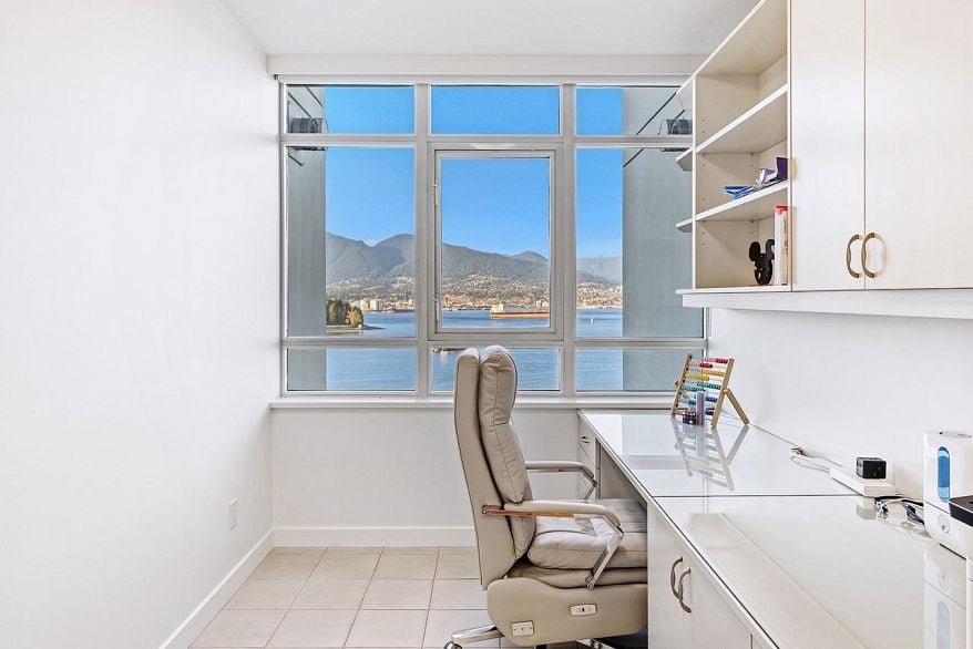 1301 1233 W Cordova Street