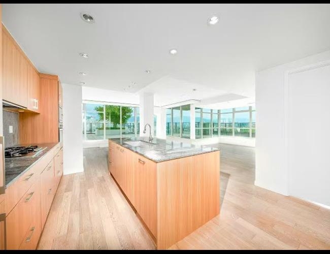 903 2411 Heather Street