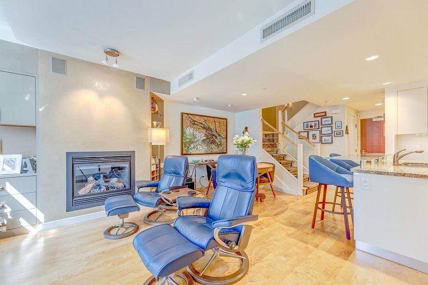 TH29 1295 W Cordova Street