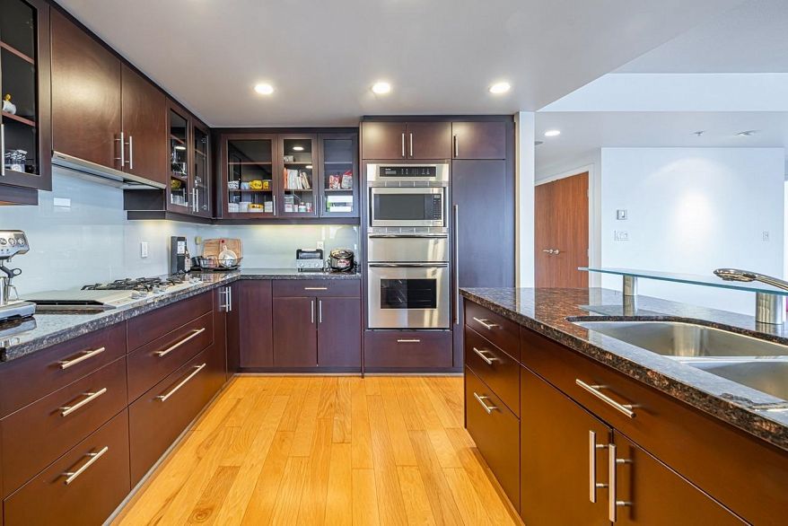 1301 1233 W Cordova Street