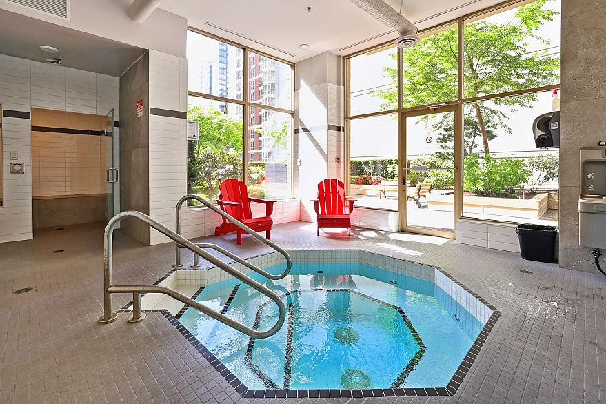 905 822 Homer Street