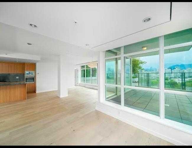 903 2411 Heather Street