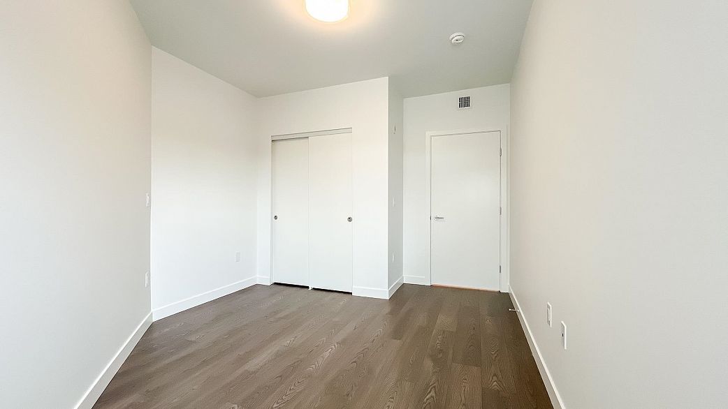 609 1680 E 12 Avenue