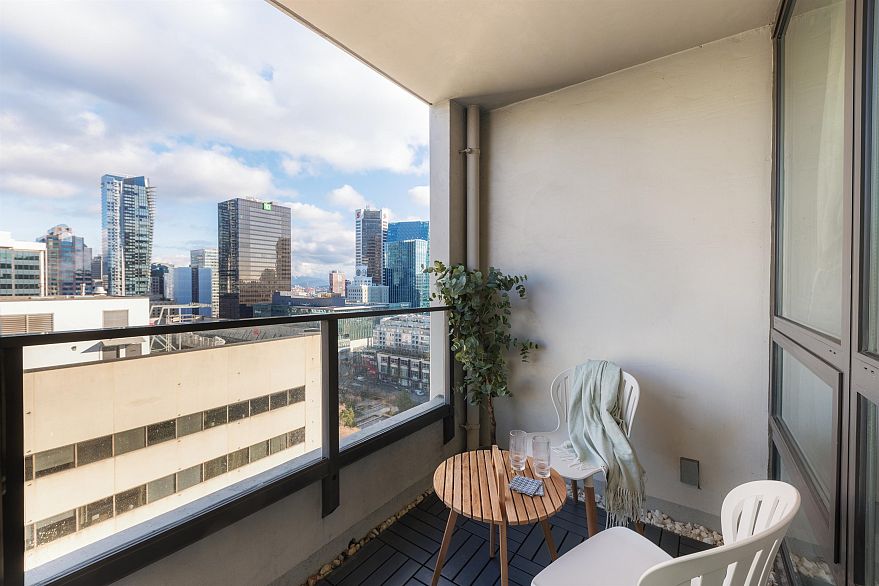 1916 938 Smithe Street