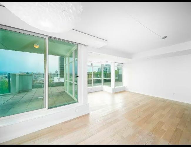 903 2411 Heather Street