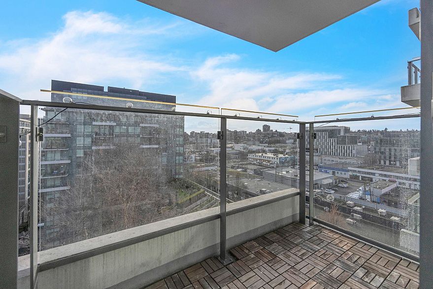 1405 1788 Columbia Street