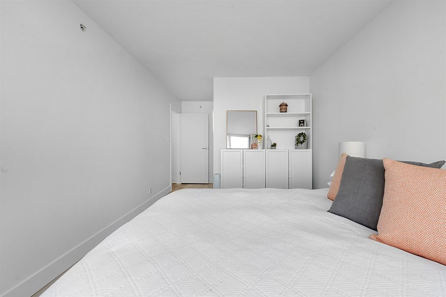 2105 455 Beach Crescent