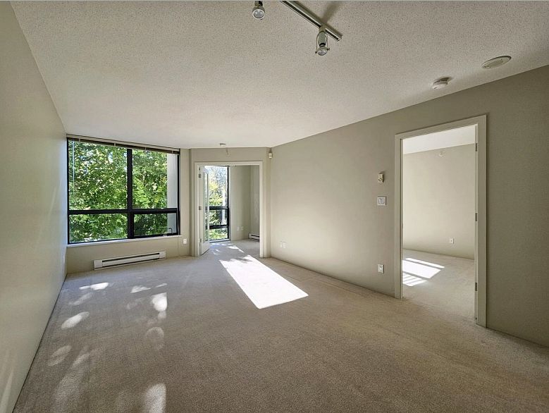 303 3588 Crowley Drive