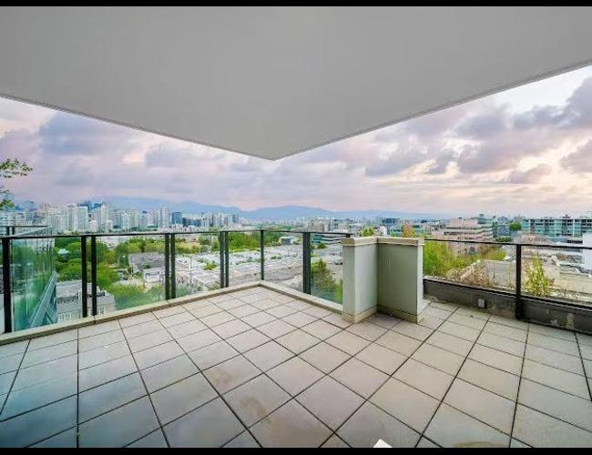 903 2411 Heather Street