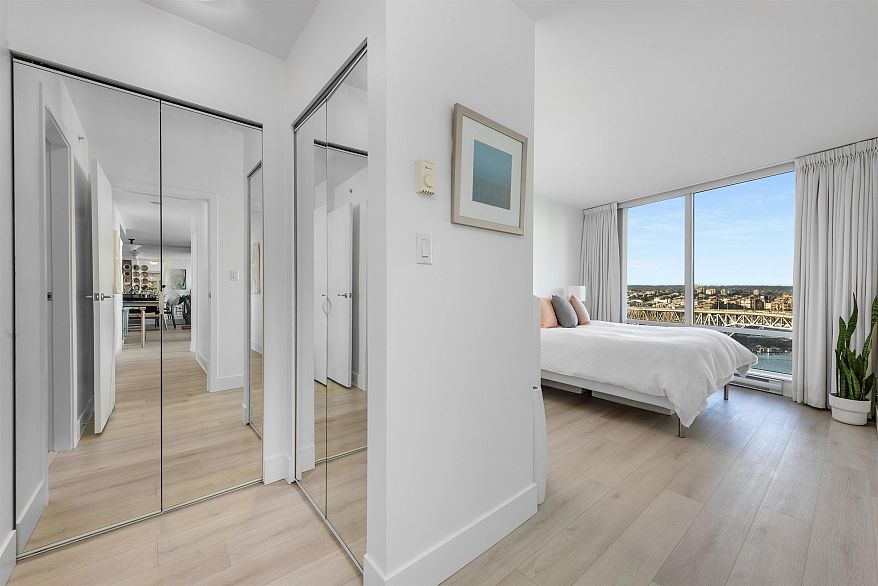 2105 455 Beach Crescent