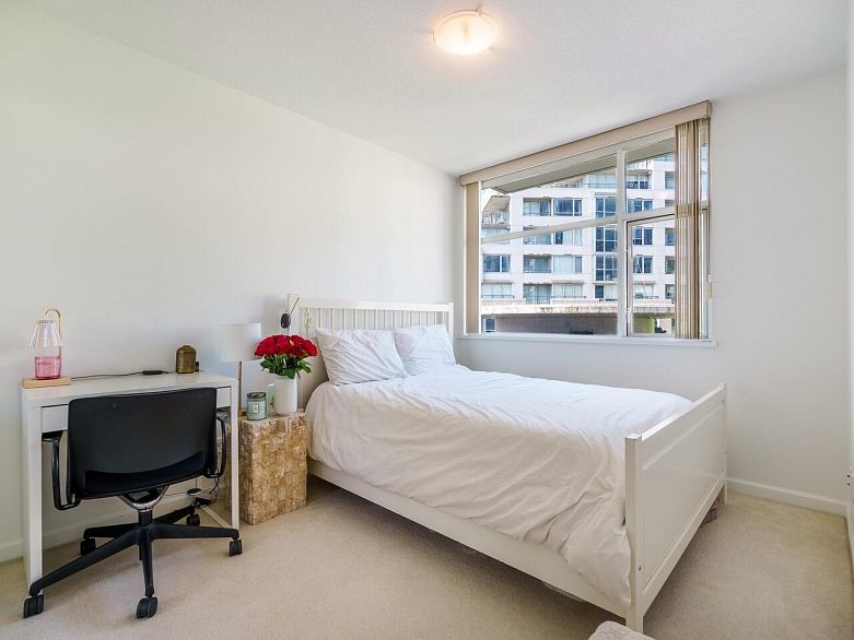 321 1228 Marinaside Crescent