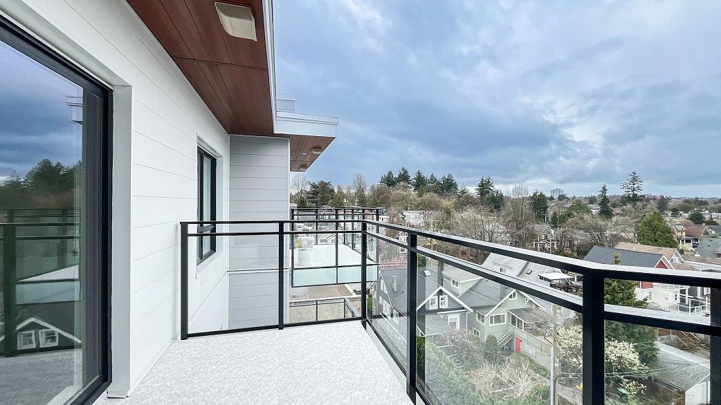 609 1680 E 12 Avenue