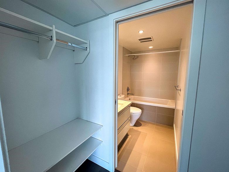 12F 288 1ST AVENUE, Vancouver BC V5Y 0E9