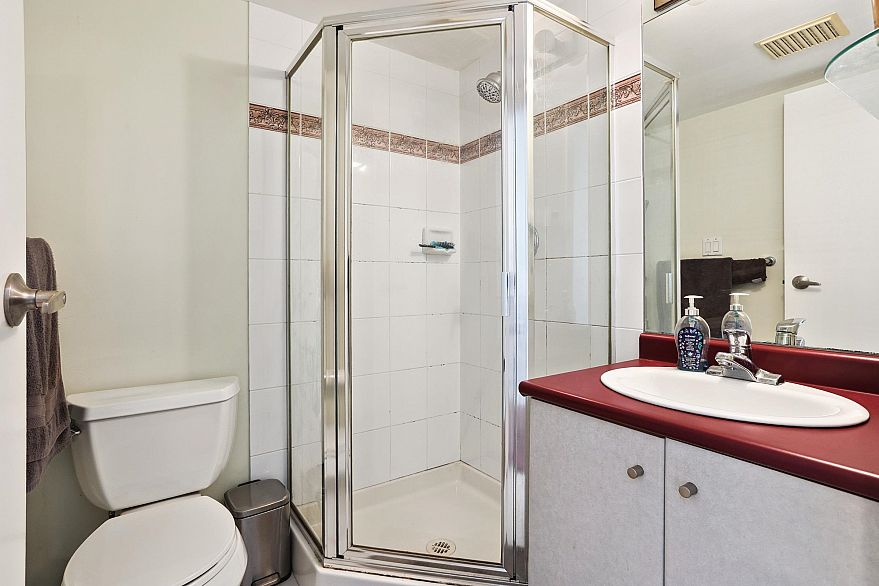 905 822 Homer Street