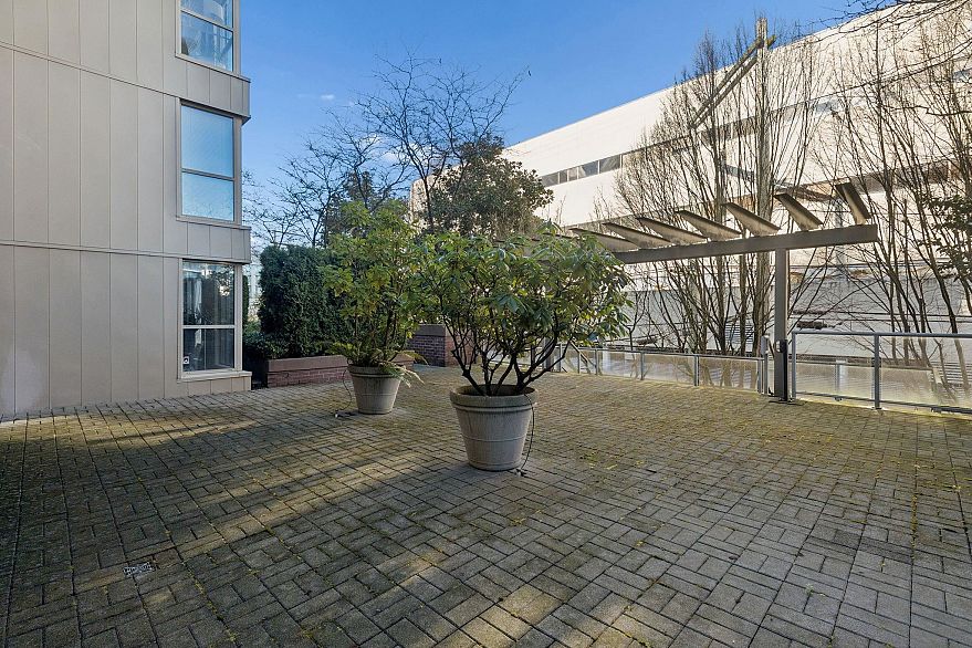 706 2137 W 10th Avenue