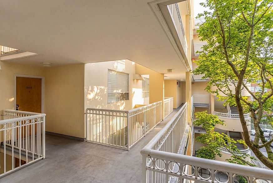 302 1406 Harwood Street