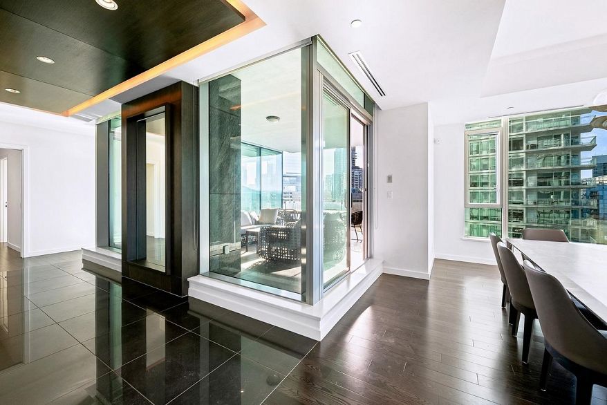 2001 277 Thurlow Street