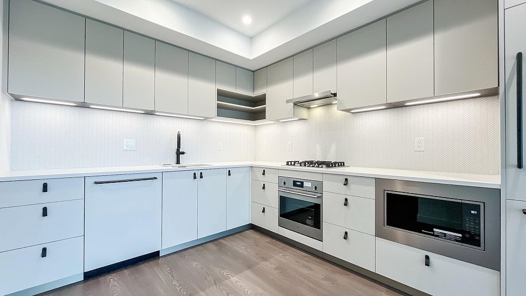 609 1680 E 12 Avenue