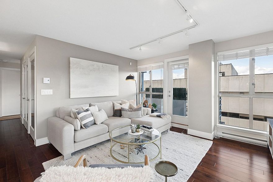 706 2137 W 10th Avenue