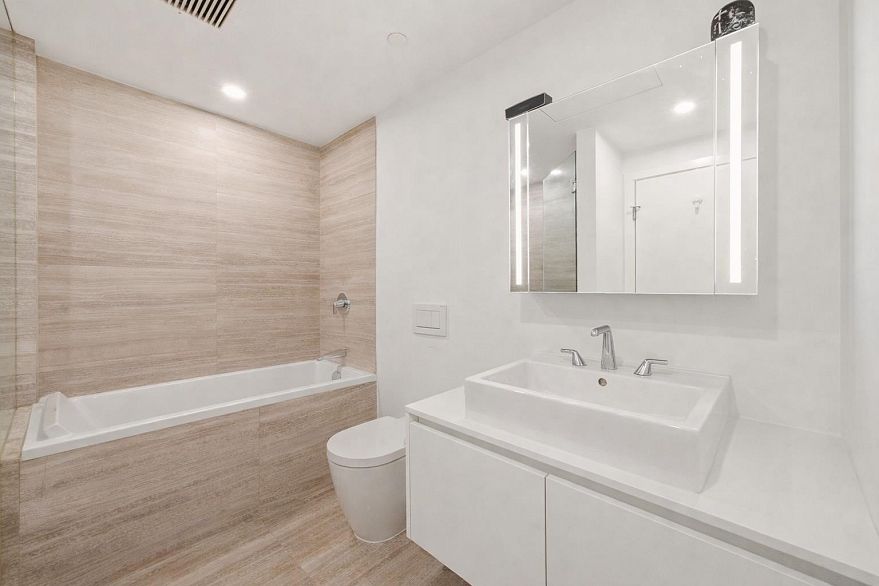 306 1480 Howe Street