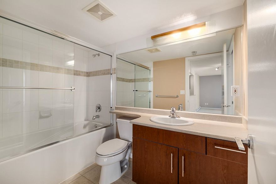 803 120 Milross Avenue