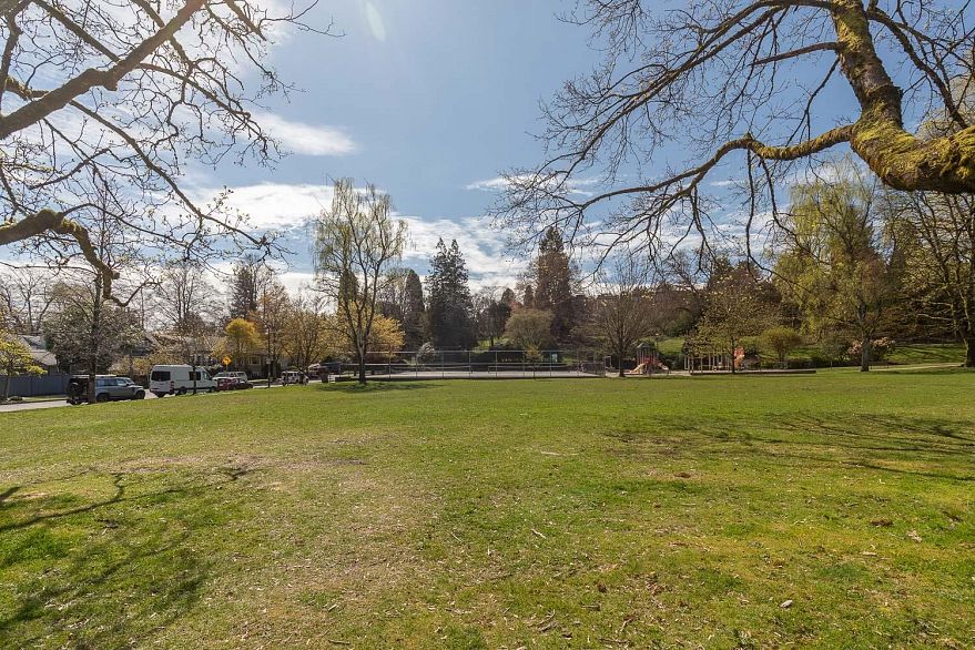 1 3617 W 12th Avenue