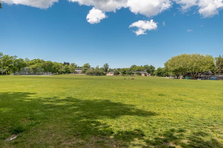 206 2630 Arbutus Street