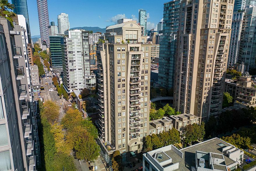 1507 989 Richards Street