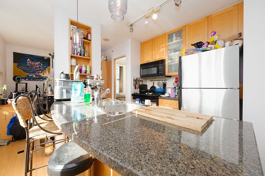 1507 989 Richards Street