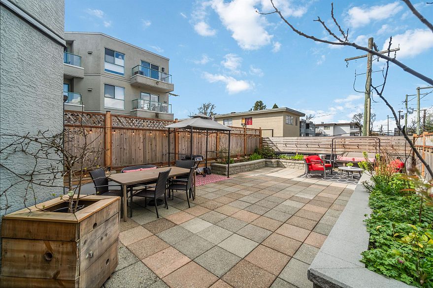 110 189 E 16th Avenue