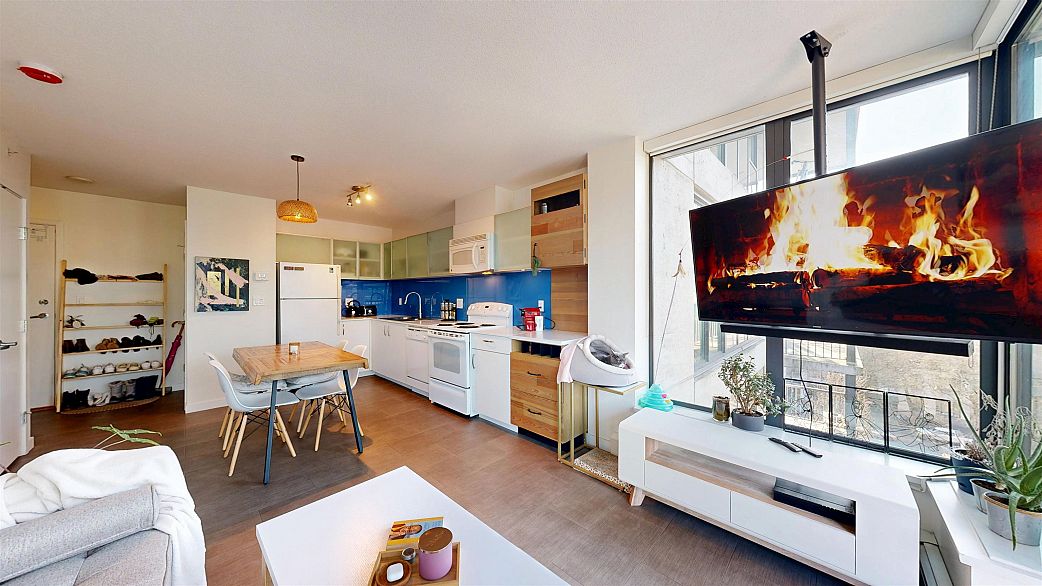 905 66 W Cordova Street