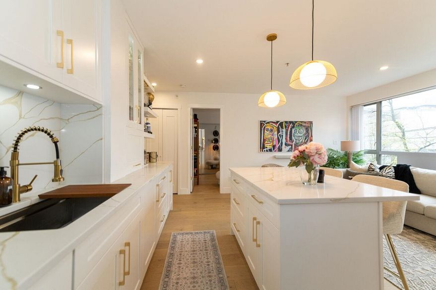 206 2630 Arbutus Street