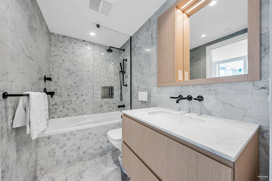 906 1180 Broughton Street