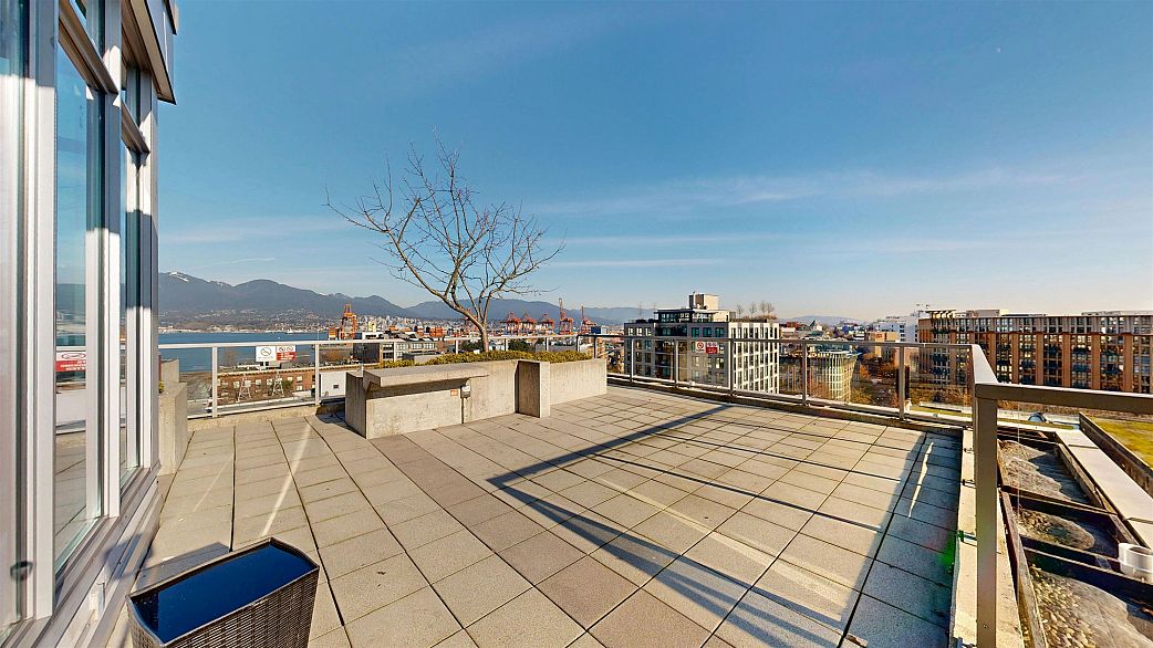 905 66 W Cordova Street