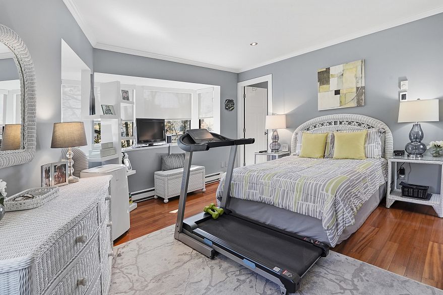 6 1375 W 10th Avenue